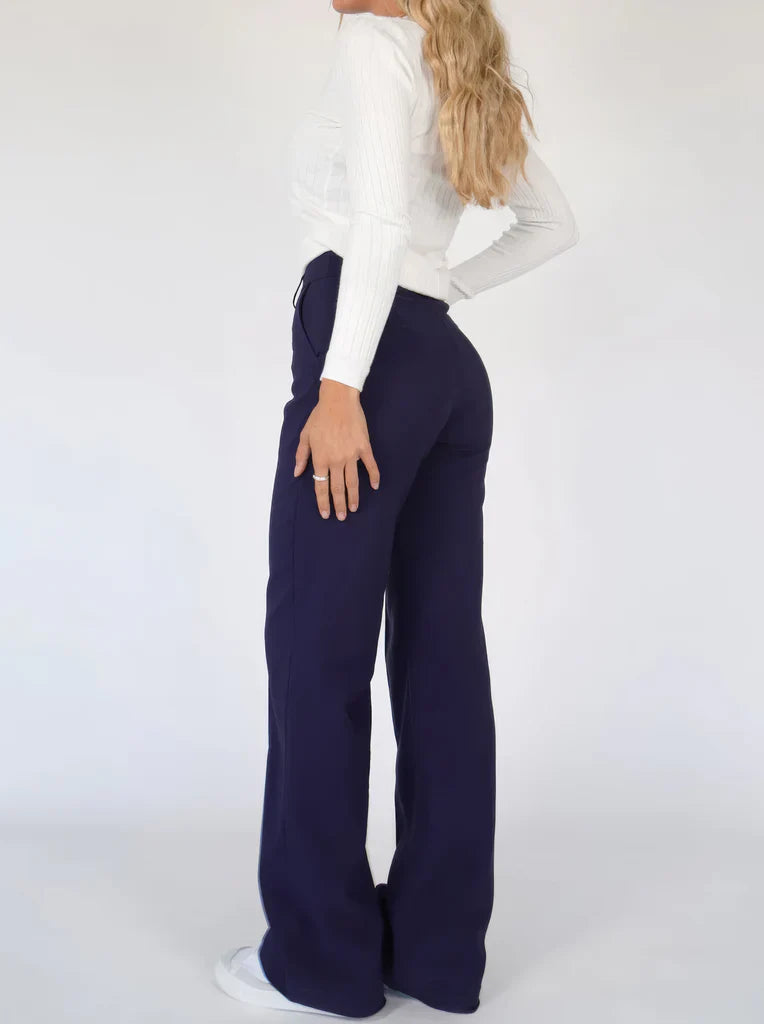 Women's full-length straight trousers with a high waist and side pockets