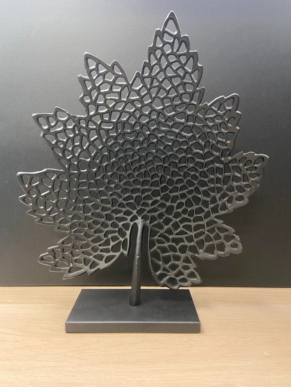Svart Aluminium Prydnadsblad – Små 30x22 cm och Stora 42,5x36 cm, Modern Design för Inredning