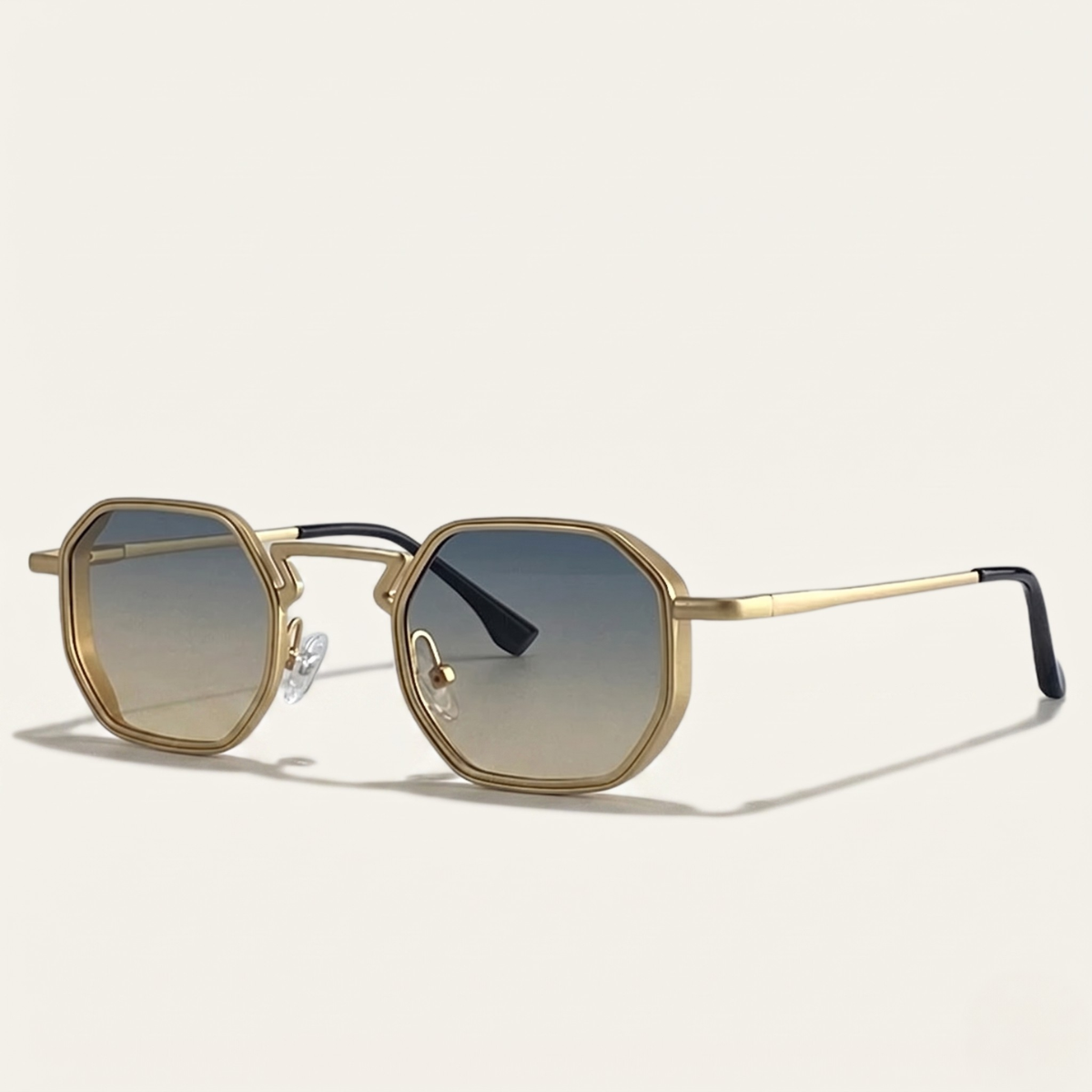 Full rim sunglasses with angular geometric lenses