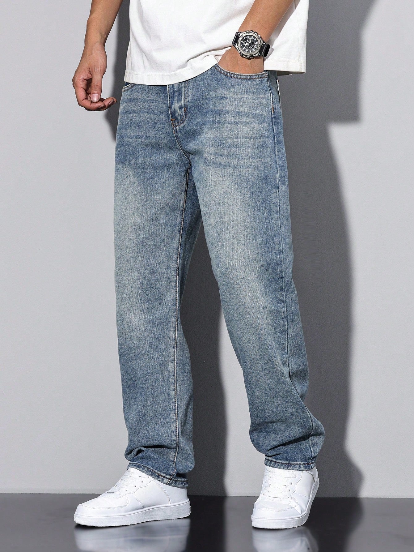 Wide-leg Jeans med Vintage Tvätt – Rymlig Passform för Avslappnad Streetstyle i Robust Denim