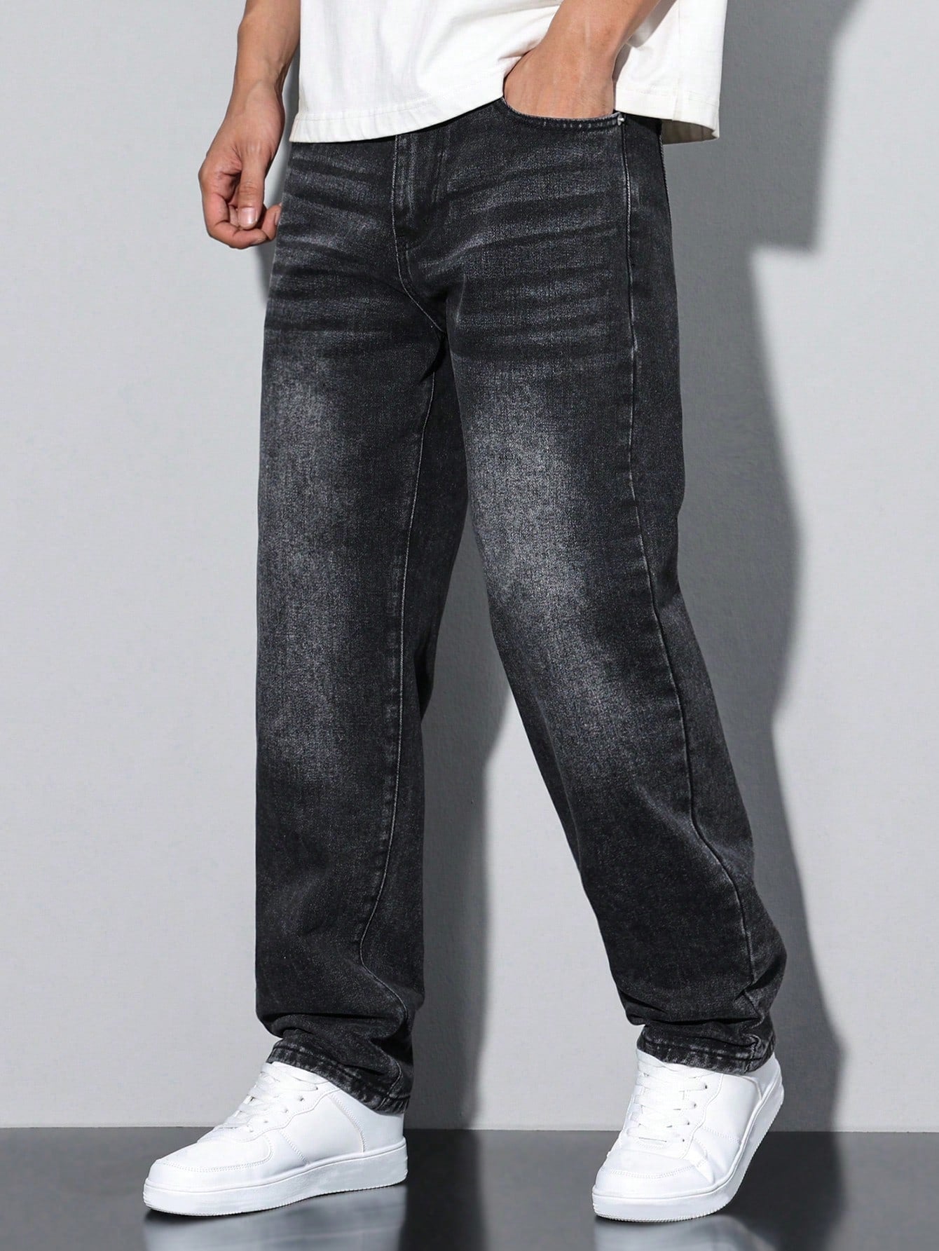 Wide-leg Jeans med Vintage Tvätt – Rymlig Passform för Avslappnad Streetstyle i Robust Denim
