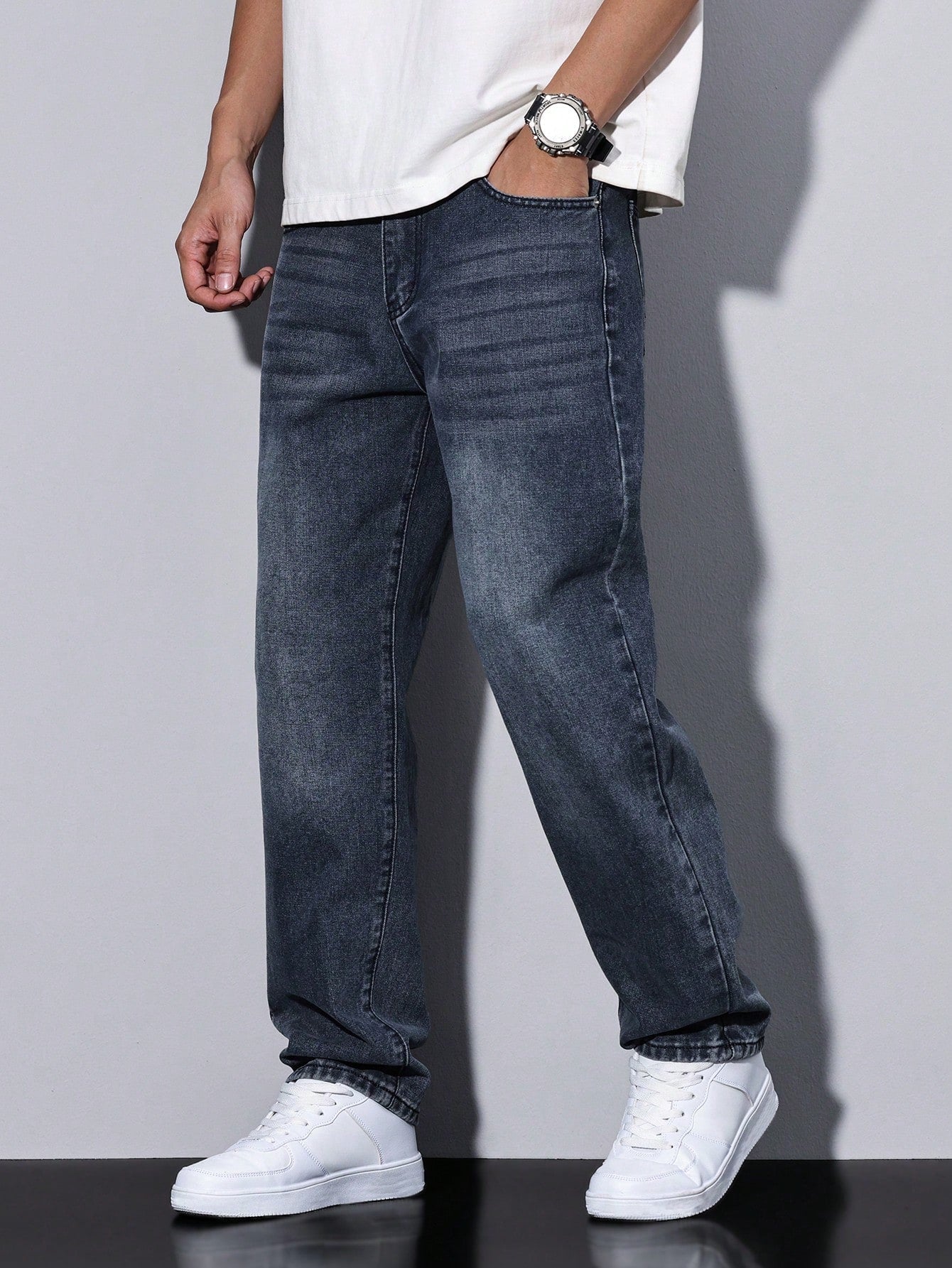 Wide-leg Jeans med Vintage Tvätt – Rymlig Passform för Avslappnad Streetstyle i Robust Denim