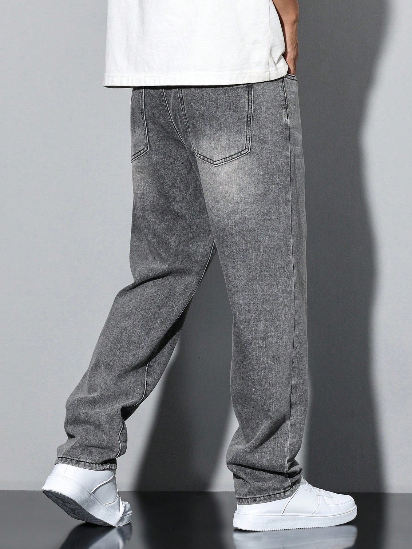 Wide-leg Jeans med Vintage Tvätt – Rymlig Passform för Avslappnad Streetstyle i Robust Denim