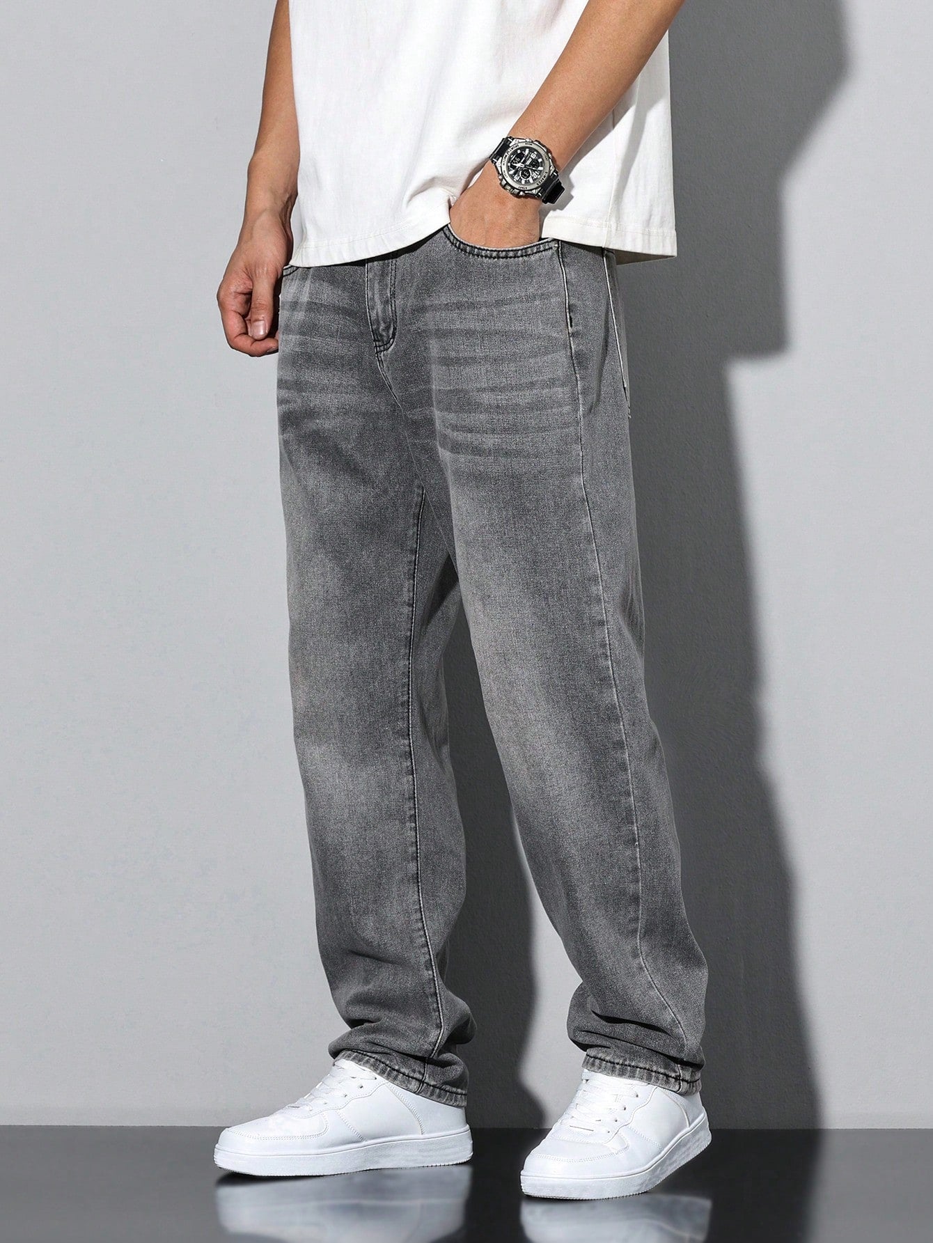 Wide-leg Jeans med Vintage Tvätt – Rymlig Passform för Avslappnad Streetstyle i Robust Denim